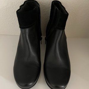 Clarks Collection Leather/Suede Ankle Booties Size 7.5 M